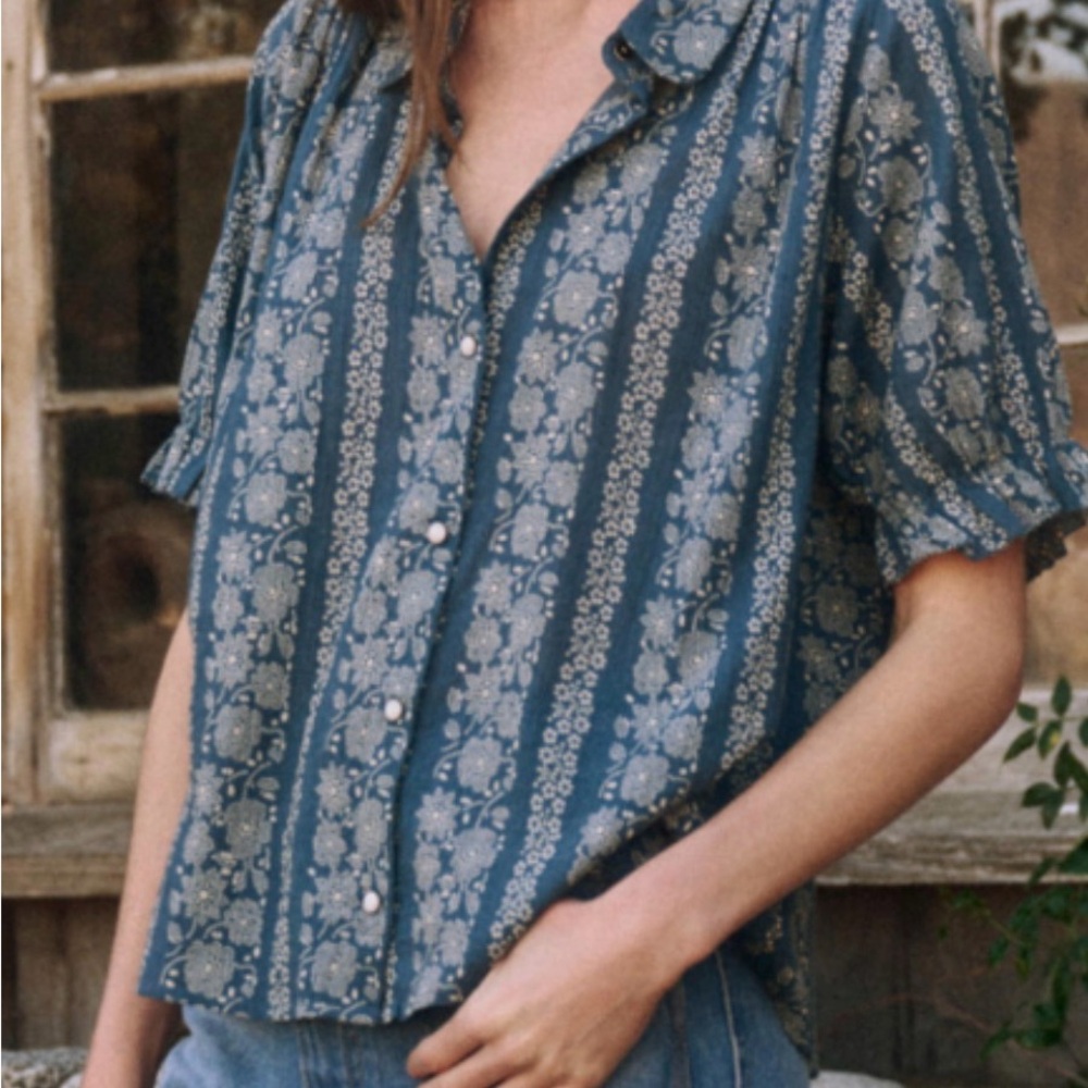 THE GREAT. Kerchief Blouse in Blue and Cream Floral